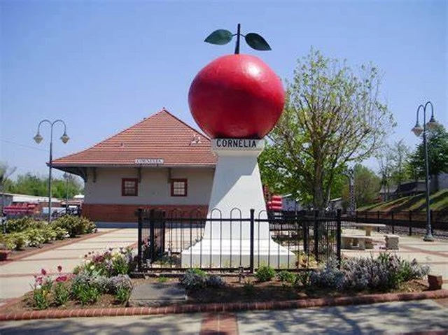 picture of the Big Apple in downtown cornelia, ga.